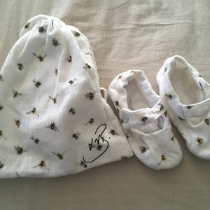 Victoria Beckham size 6-12mth cotton bee shoes